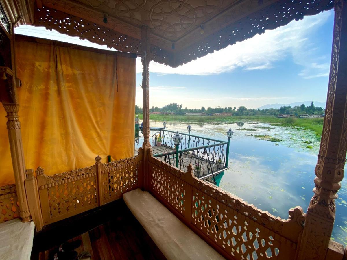 Green Paradise Houseboat - Centrally Heated Srīnagar Exteriör bild