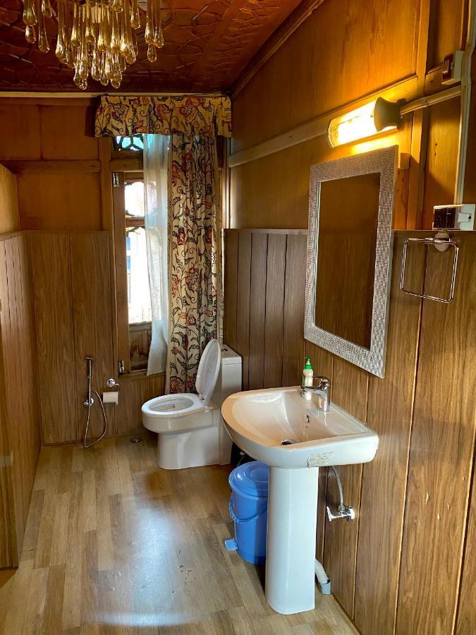 Green Paradise Houseboat - Centrally Heated Srīnagar Exteriör bild