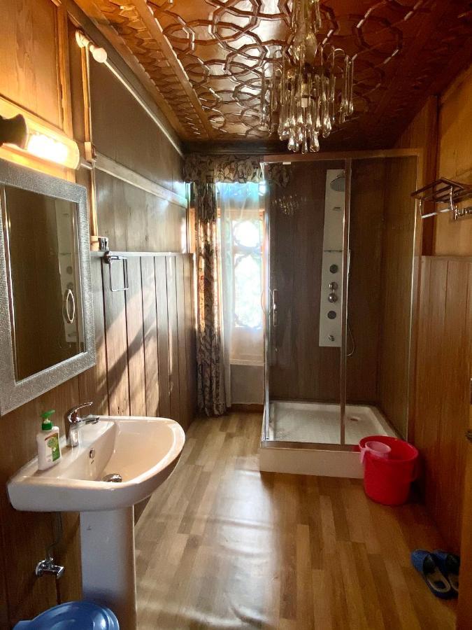 Green Paradise Houseboat - Centrally Heated Srīnagar Exteriör bild